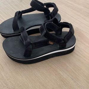 Teva midform platform sandals black